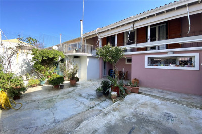 LefkasTownHouseGarden 02.jpg